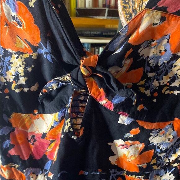 House of Harlow Floral V-Neck Romper - Picture 4 of 4